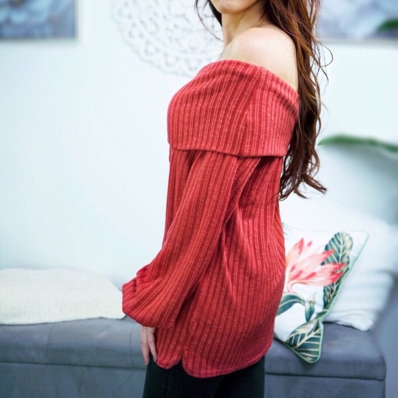 CLEARANCE Off The Shoulder Balloon Sleeve Top - Picture 3 of 4